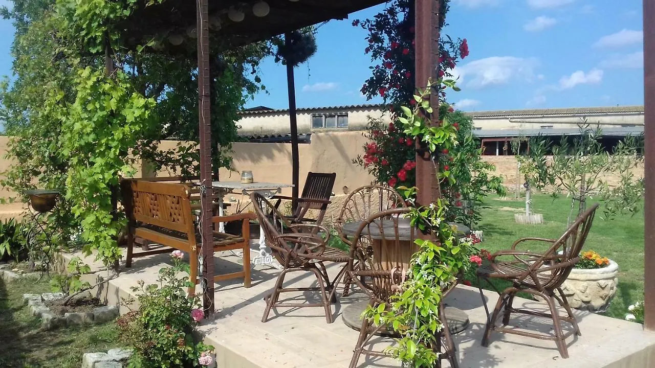 Mas De Les Canyes Guest House Vilamalla