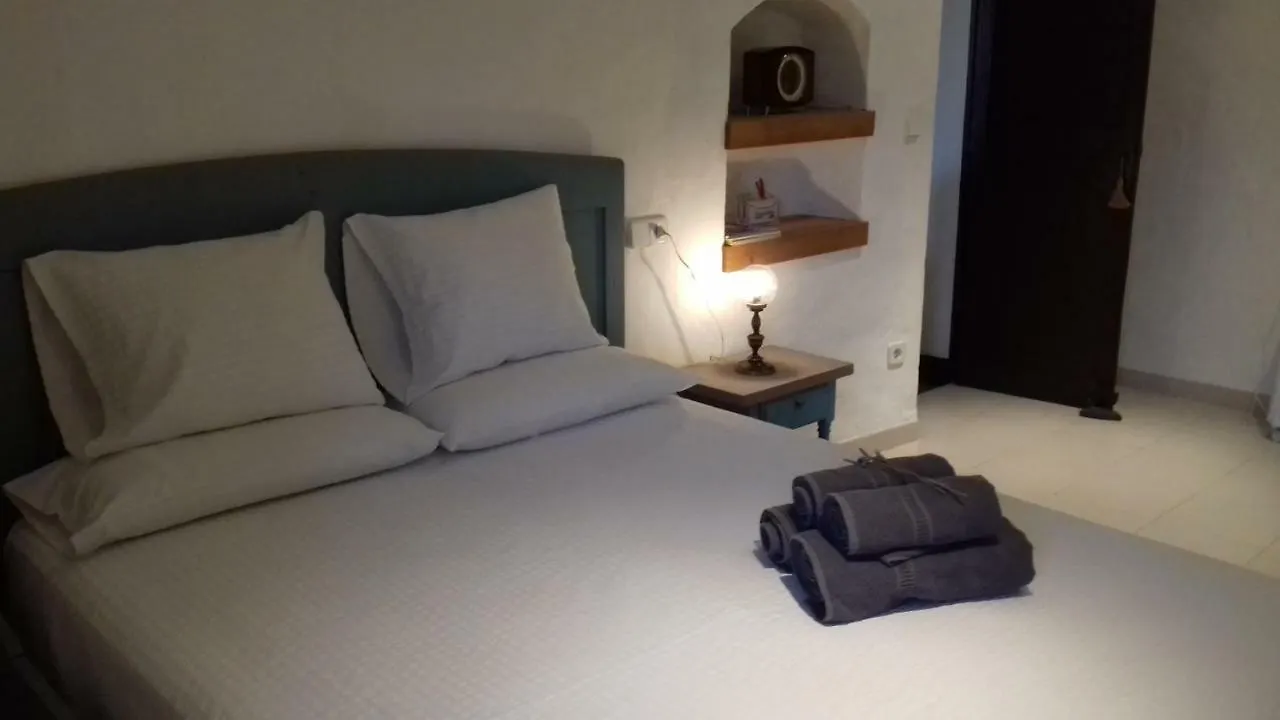 Mas De Les Canyes Guest House Vilamalla Country house